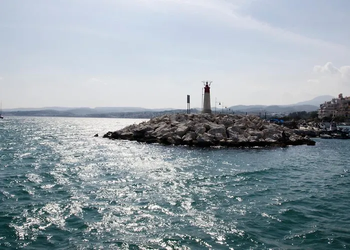 Pillico El Pescador Проживання в сім'ї *